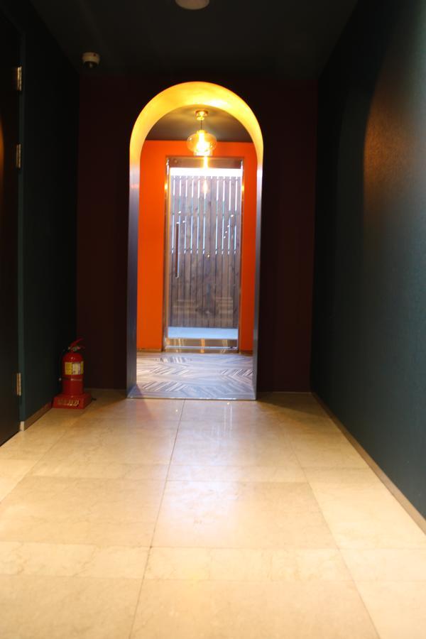 The Hotel Young Inn Seoul Exterior photo