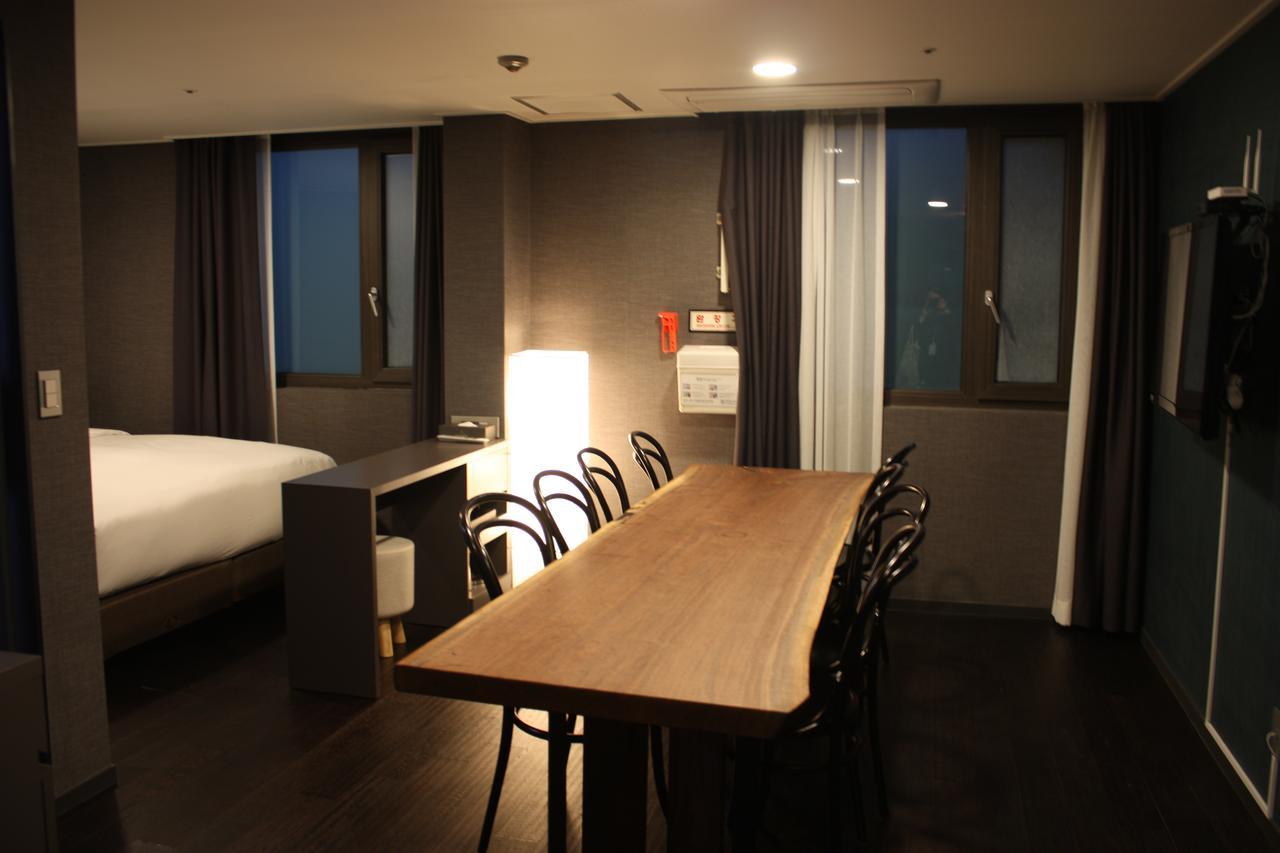 The Hotel Young Inn Seoul Exterior photo